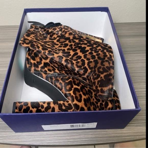 Stuart Weitzman Backflip Sabbia Leopard Heeled Bootie. Size 10. Brand New in box - Picture 4 of 5